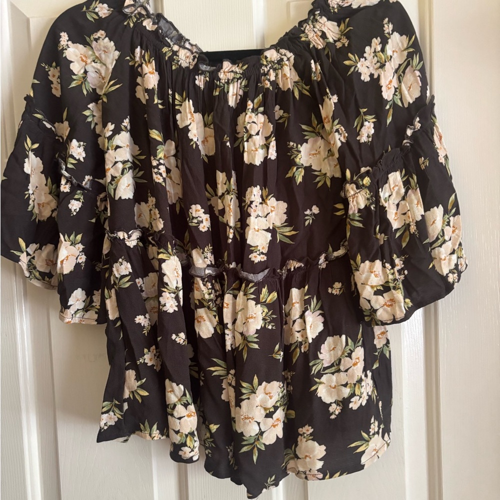 American Eagle Outfitters Black and Cream Flutter Sleeve Blouse